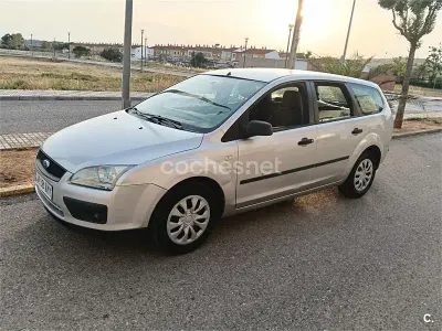 Usado Ford Focus Trend 90 CV (66 kW) 2005 Gris / plata Familiar