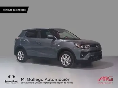 Usado SsangYong Tivoli 163 CV (119 kW) 2022 Gris / plata SUV