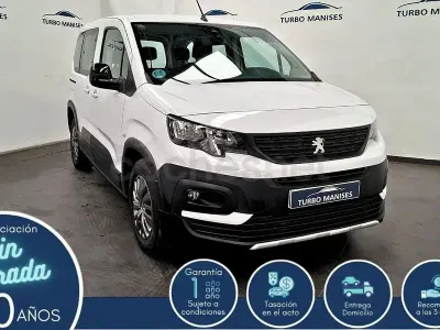 Usado Peugeot Rifter Active 100 CV (73 kW) 2023 Blanco Monovolumen