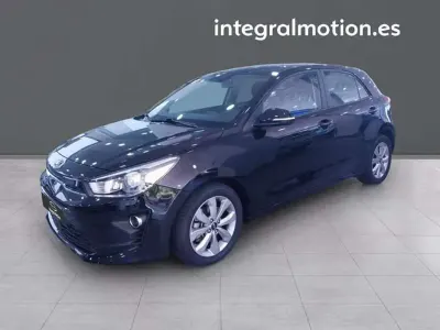 Usado Kia Rio 101 CV (74 kW) 2021 Negro Berlina