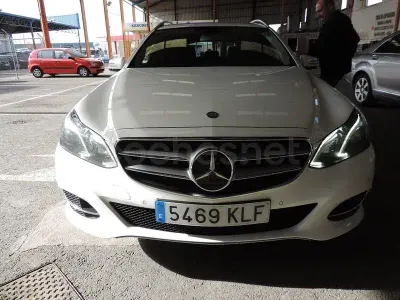 Usado Mercedes E220 Avantgarde 170 CV (125 kW) 2015 Blanco Familiar