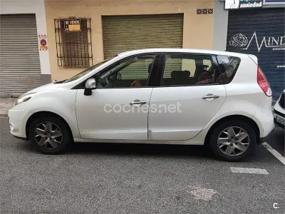 Usado Renault Scenic E-Tech 110 CV (80 kW) 2011 Blanco Monovolumen