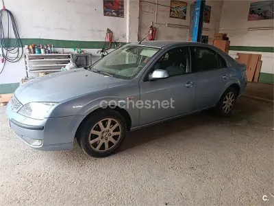 Usado Ford Mondeo Trend 130 CV (95 kW) 2007 Azul Berlina