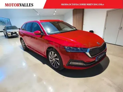 Usado Skoda Octavia Style 150 CV (110 kW) 2022 Rojo Familiar