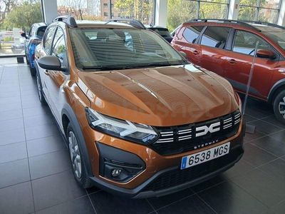 Usado Dacia Sandero Expression 101 CV (74 kW) 2023 Naranja Berlina