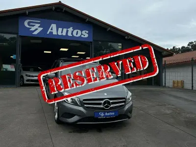 Usado Mercedes A180 Urban 122 CV (89 kW) 2013 Gris / plata Berlina