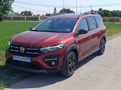 Usado Dacia Jogger Extreme 100 CV (73 kW) 2022 Granate Monovolumen