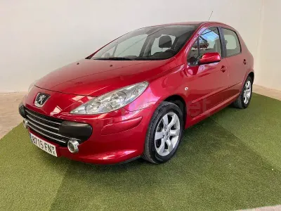 Usado Peugeot 307 110 CV (80 kW) 2007 Granate Berlina