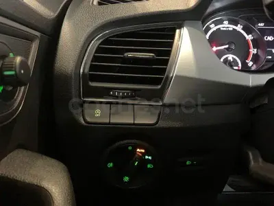 Usado Skoda Fabia Ambition 95 CV (69 kW) 2021 Blanco Utilitario