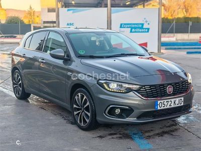 Usado Fiat Tipo Lounge 120 CV (88 kW) 2018 Gris / plata Berlina