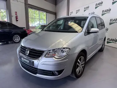 Usado VW Touran Highline 140 CV (102 kW) 2008 Gris / plata Monovolumen