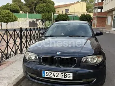 Usado BMW 116 122 CV (89 kW) 2009 Negro Utilitario