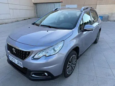 Usado Peugeot 2008 Active 100 CV (73 kW) 2016 Azul SUV