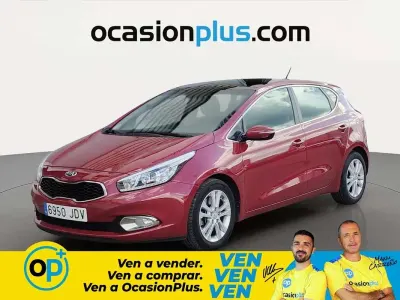 Usado Kia Ceed 128 CV (94 kW) 2015 Rojo Utilitario