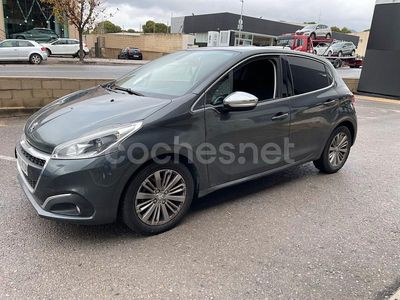 Gris / plata Usado 2018 Peugeot 208 Allure Utilitario | 9500 € (Caro)