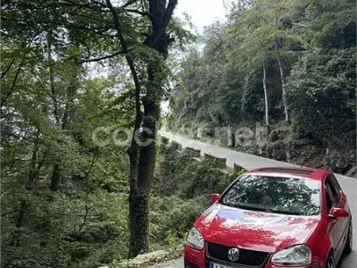 Usado VW Golf V Sportline 102 CV (75 kW) 2007 Rojo Berlina