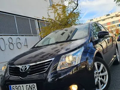 Usado Toyota Avensis Advance 126 CV (92 kW) 2009 Violeta / lila Familiar