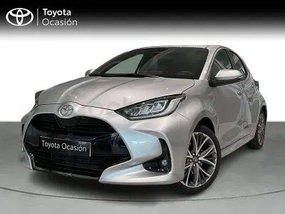 Usado Toyota Yaris Hybrid Style 116 CV (85 kW) 2025 Gris / plata Berlina