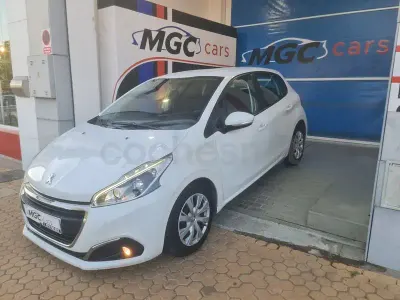 Usado Peugeot 208 Active 99 CV (72 kW) 2019 Blanco Utilitario