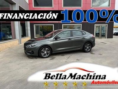 Gris Usado 2023 Hyundai i30 Berlina | 17.975 € (Precio justo)