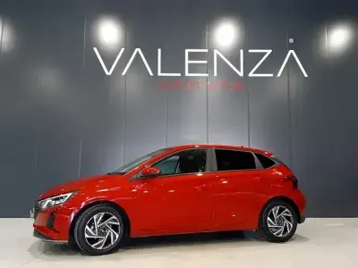 Usado Hyundai i20 78 CV (57 kW) 2024 Rojo Utilitario