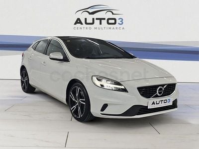 Usado Volvo V40 R-Design Momentum 190 CV (139 kW) 2018 Blanco Berlina