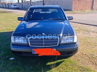 Usado Mercedes C180 Elegance 122 CV (89 kW) 1994 Negro Berlina