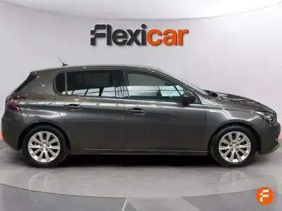 Usado Peugeot 308 Style 130 HP (95 kW) 2020 Cinzento Sedan