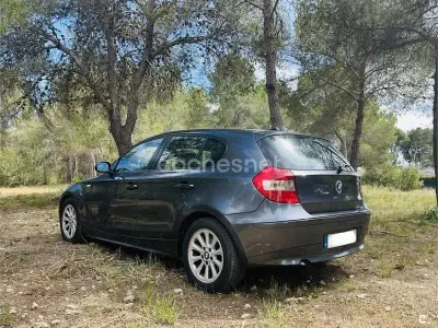 Usado BMW 118 122 CV (89 kW) 2007 Gris / plata Utilitario