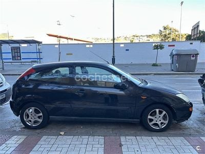 Usado Ford Focus Trend 90 CV (66 kW) 2001 Negro Berlina