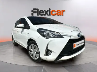 Usado Toyota Yaris Hybrid Business Edition 116 CV (85 kW) 2020 Blanco Berlina