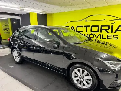 Usado Seat Leon Style 115 CV (84 kW) 2018 Negro Berlina