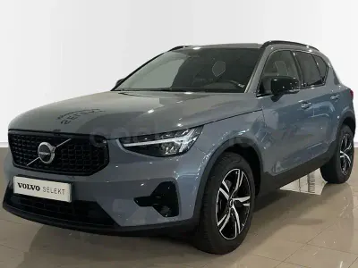 Usado Volvo XC40 Plus 163 CV (119 kW) 2022 Gris / plata SUV