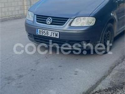 Usado VW Touran Advance 136 CV (100 kW) 2004 Gris / plata Monovolumen