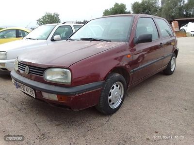 Usado VW Golf 90 CV (66 kW) 1994 Granate Coupe