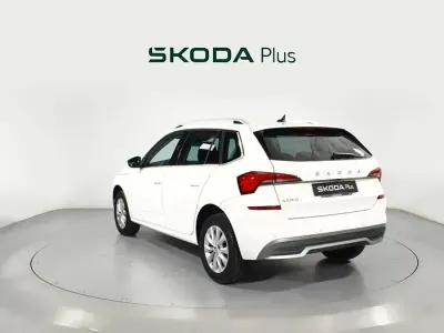 Usado Skoda Kamiq Ambition 110 CV (80 kW) 2022 Blanco SUV
