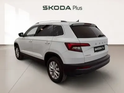 Usado Skoda Karoq Ambition 110 CV (80 kW) 2021 Blanco SUV