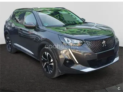 Usado Peugeot 2008 Allure 110 CV (80 kW) 2021 Gris / plata SUV