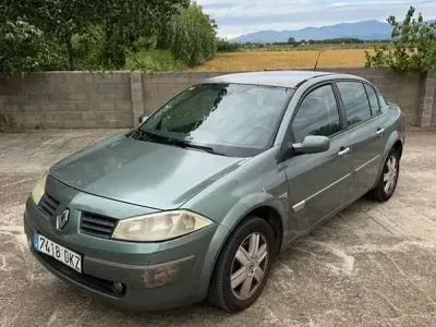 Usado Renault Mégane Authentique 101 CV (74 kW) 2005 Verde Berlina