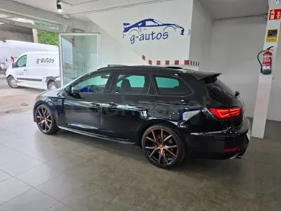 Usado Seat Leon 4Drive 300 CV (220 kW) 2020 Negro Familiar