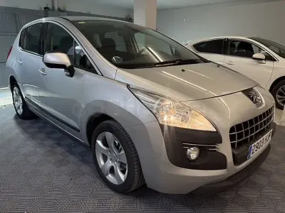 Usado Peugeot 3008 Active 120 CV (88 kW) 2012 Gris / plata Familiar