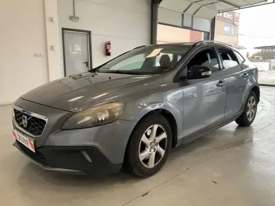 Usado Volvo V40 CC Momentum 115 CV (84 kW) 2015 Gris / plata Familiar