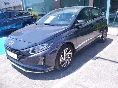 Nuevo Hyundai i20 100 CV (73 kW) 2025 Gris Utilitario