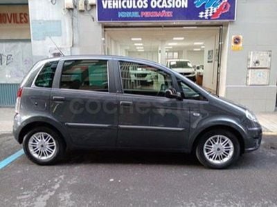 Usado Lancia Musa Gold 95 CV (69 kW) 2012 Gris / plata Monovolumen