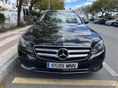 Usado Mercedes E220 194 CV (142 kW) 2017 Negro Familiar