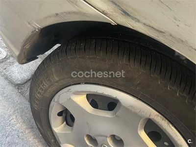 Usado Hyundai Matrix GLS 103 CV (75 kW) 2003 Beige Monovolumen