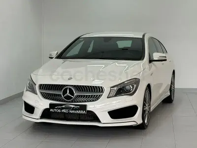 Usado Mercedes CLA220 Shooting Brake AMG line 177 CV (130 kW) 2015 Blanco Familiar