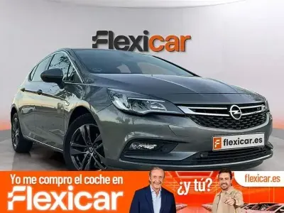 Usado Opel Astra Dynamic 110 CV (80 kW) 2019 Gris Berlina