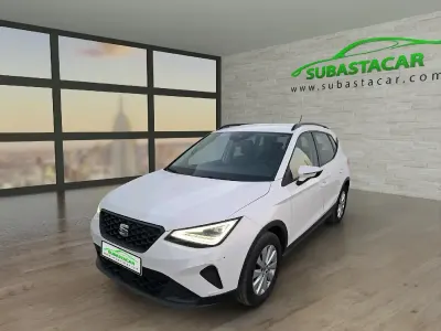 Usado Seat Arona Style Plus 110 CV (80 kW) 2022 Blanco SUV