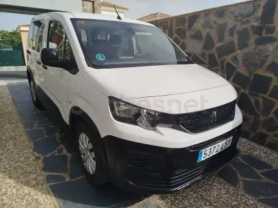 Usado Peugeot Rifter Style 100 CV (73 kW) 2022 Blanco Monovolumen